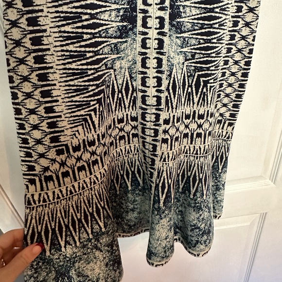 Herve Leger patterned Dress size medium - Picture 3 of 4